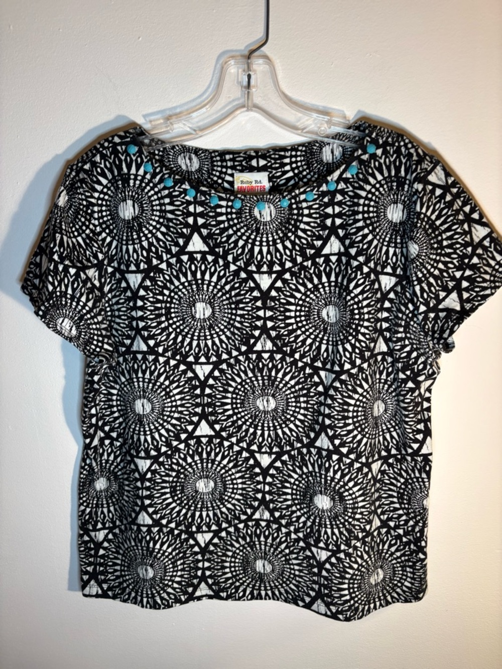 Ruby Rd Favorites Black White Geometric Print Top Turquoise Studs Short Sleeve
